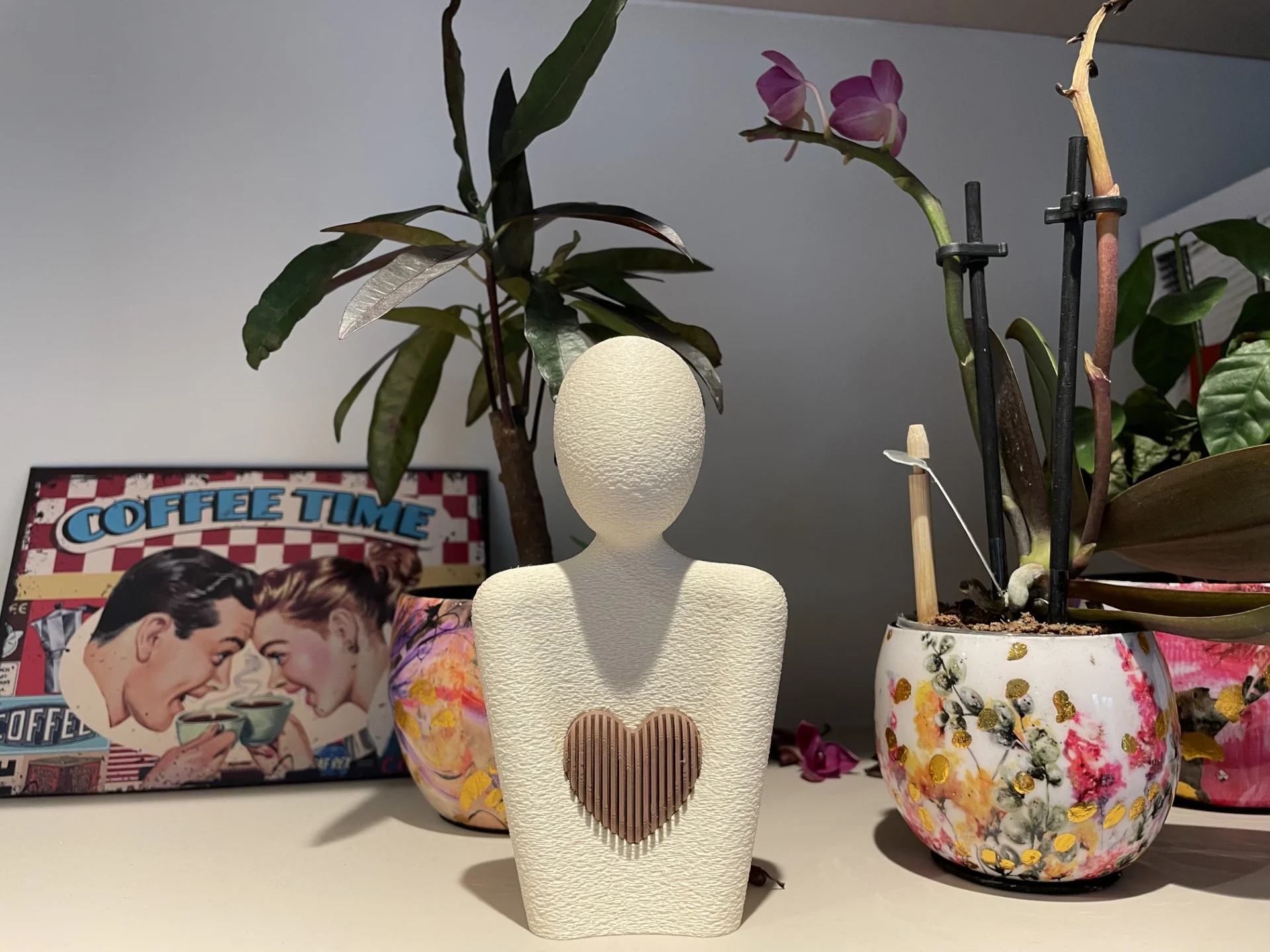 Beeldje vrouw met hart - Thumbnail img 0733 - 007